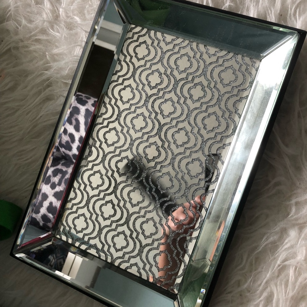 Makeup tray